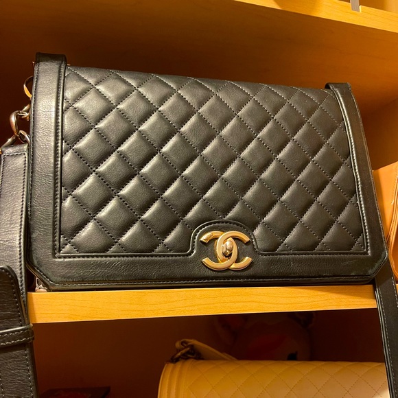 CHANEL Handbags - Chanel black leather gold cross body quilted flap bag 🖤